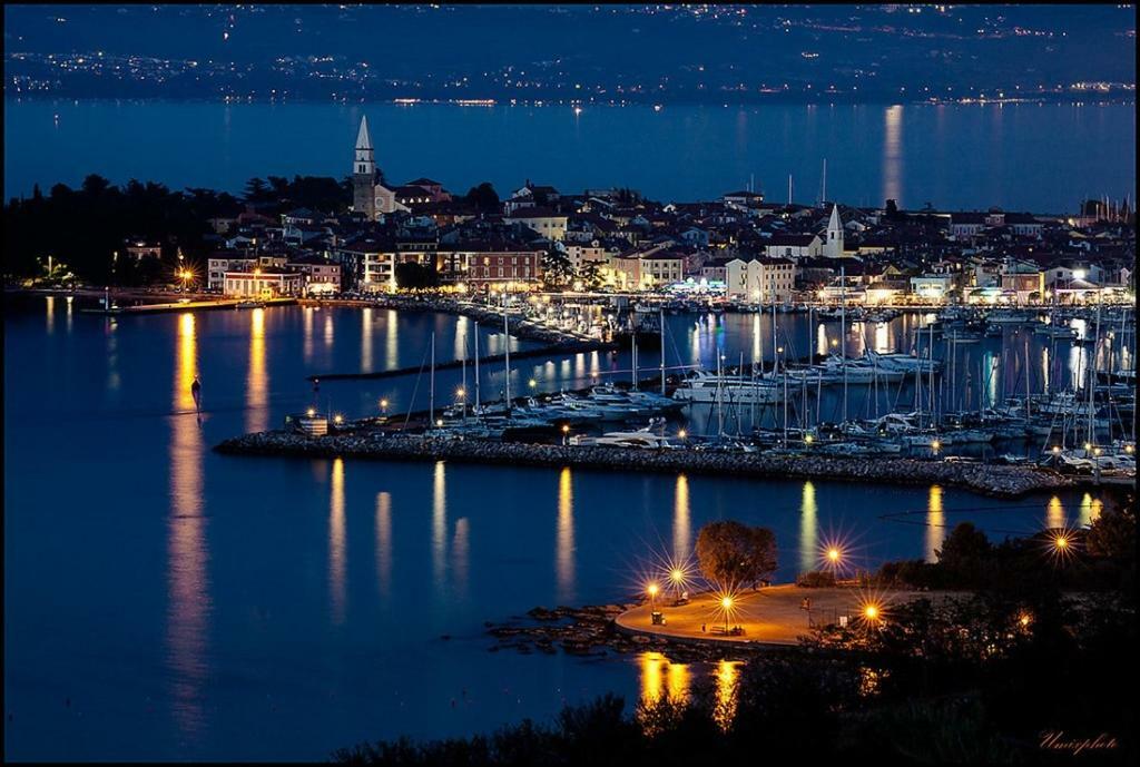 Cozy Apartments Buket In The Center Izola Exterior photo